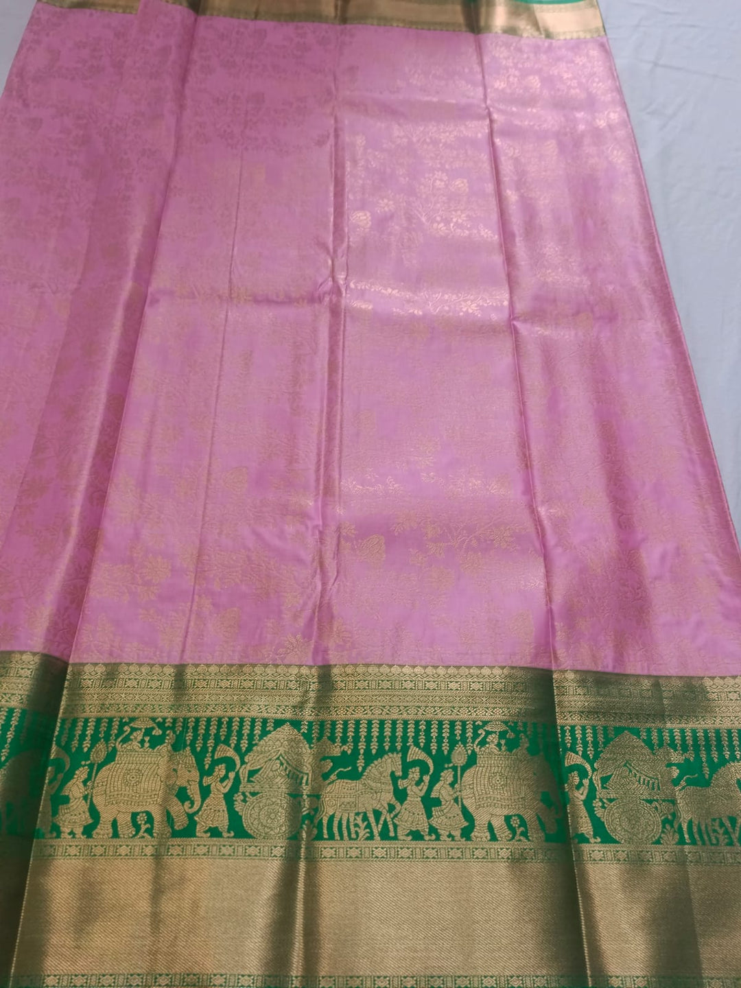 Tathastu Pink &amp; Green Traditional Zari Saree