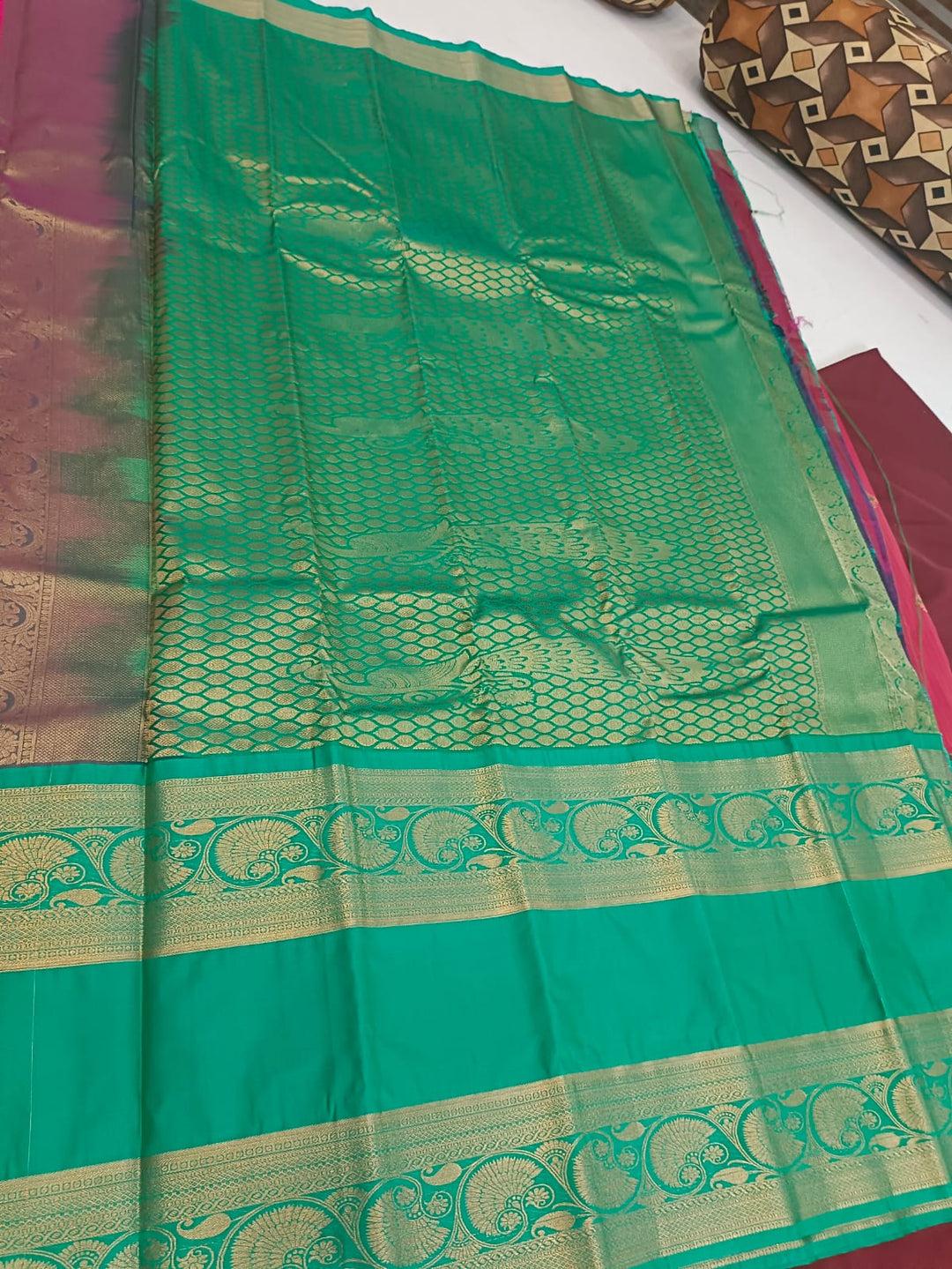 Tathastu Pink &amp; Green Zari Border Saree
