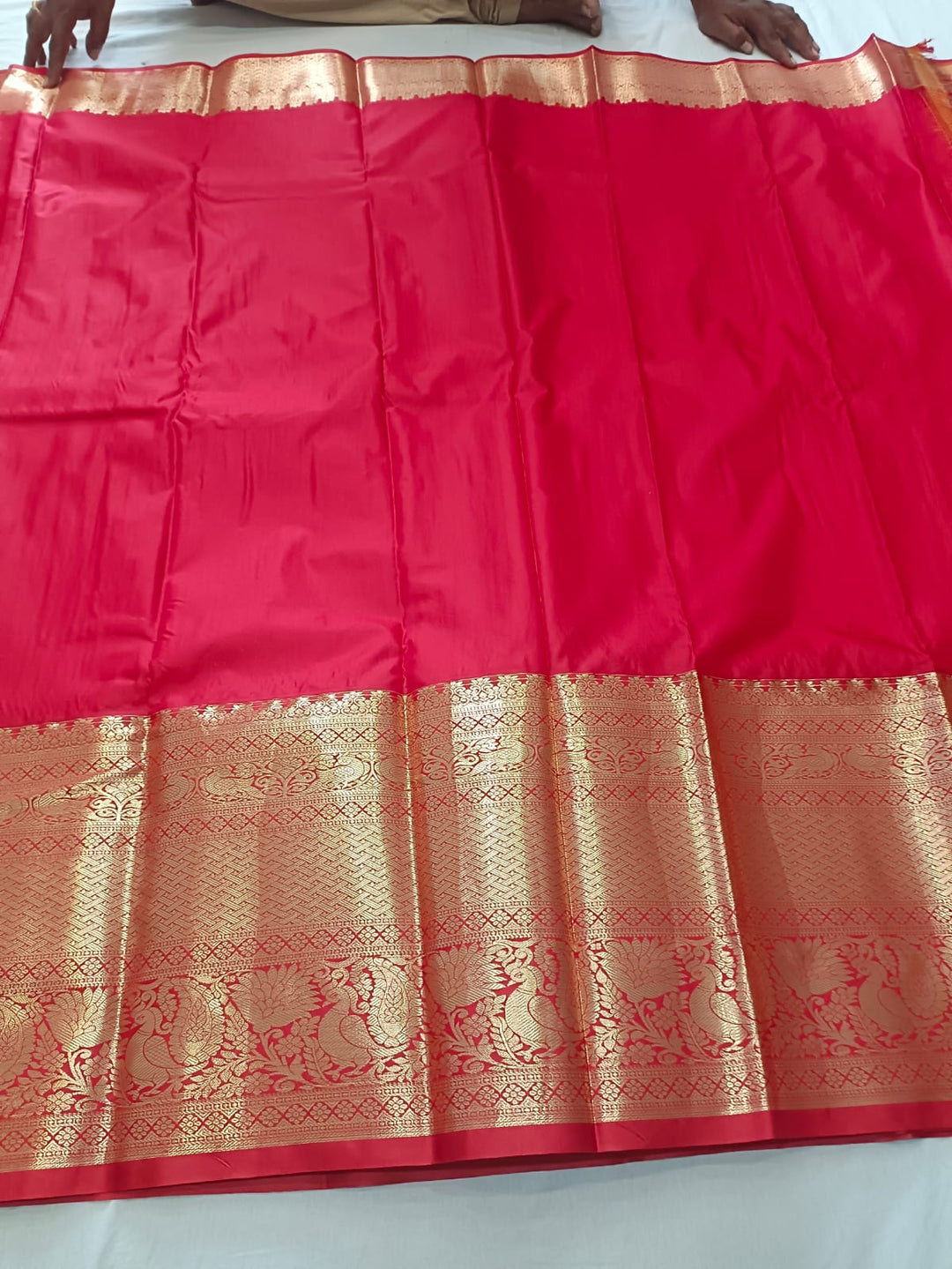 Tathastu Cream &amp; Red Zari Woven Saree