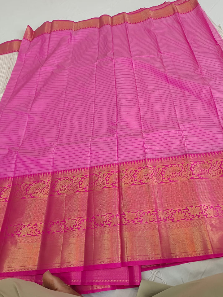Tathastu White &amp; Pink Checked Zari Saree