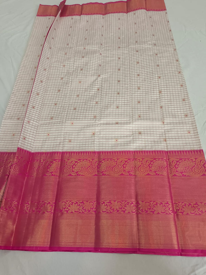 Tathastu White &amp; Pink Checked Zari Saree