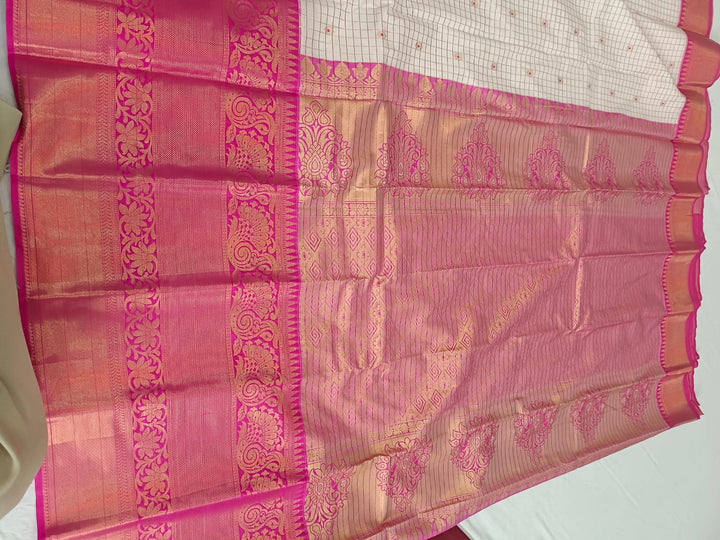Tathastu White &amp; Pink Checked Zari Saree