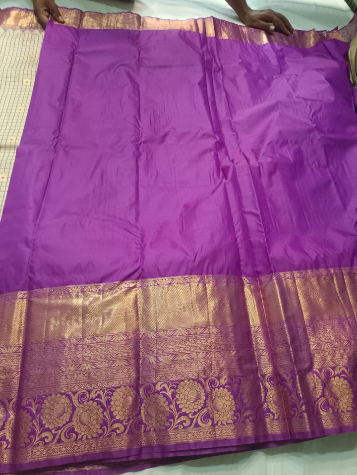 Tathastu Cream &amp; Purple Checks Zari Border Saree