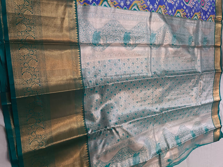 Tathastu Royal Blue &amp; Teal Ikat Print Zari Saree