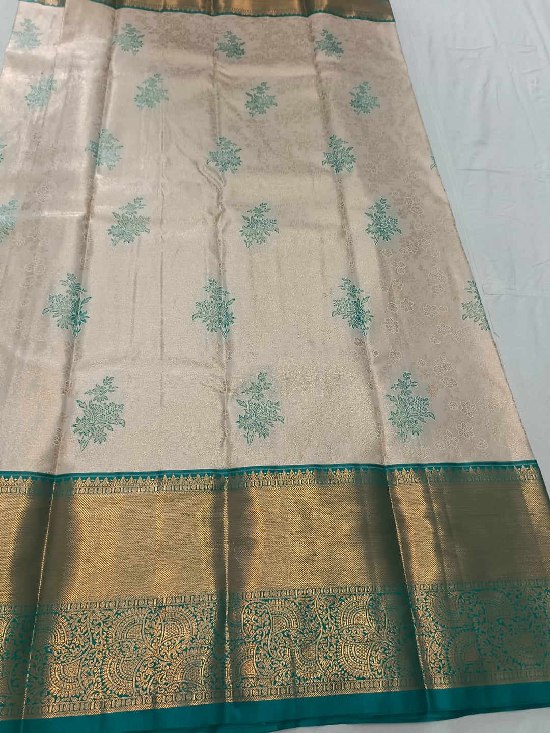 Tathastu Cream &amp; Teal Blue Floral Zari Border Saree