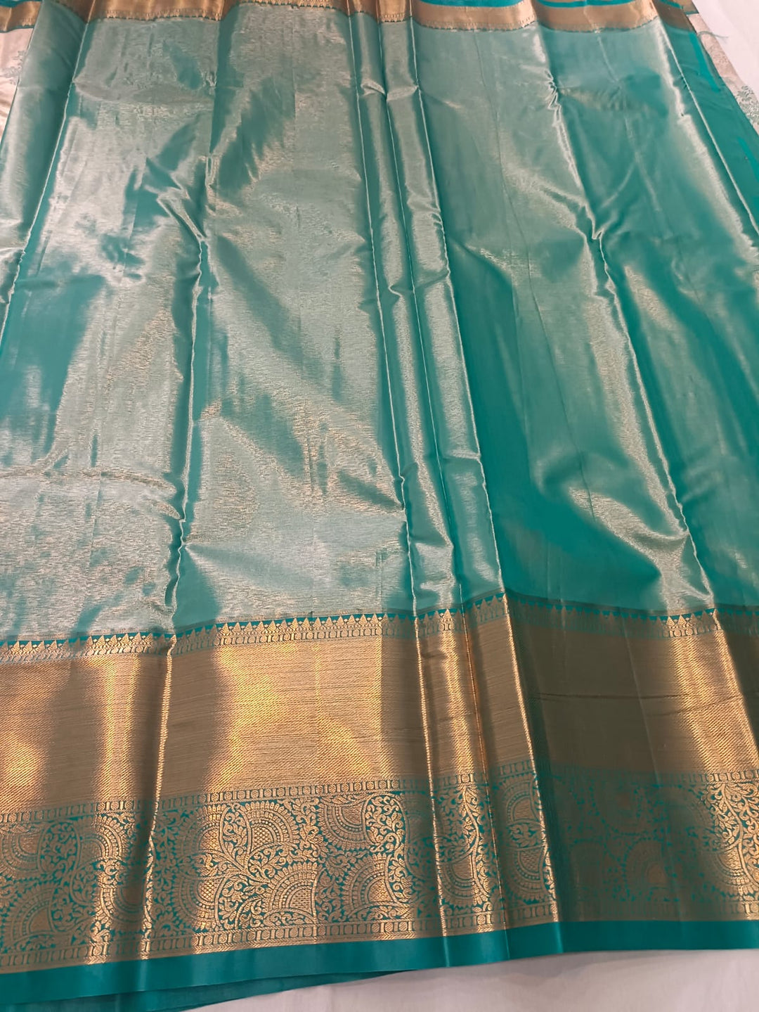 Tathastu Cream &amp; Teal Blue Floral Zari Border Saree