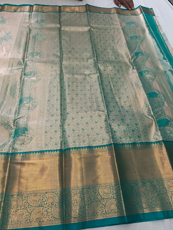 Tathastu Cream &amp; Teal Blue Floral Zari Border Saree